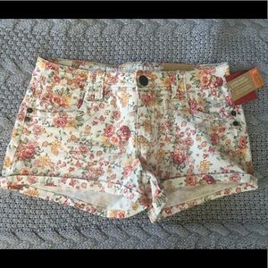 Floral printed shorts (NWT)